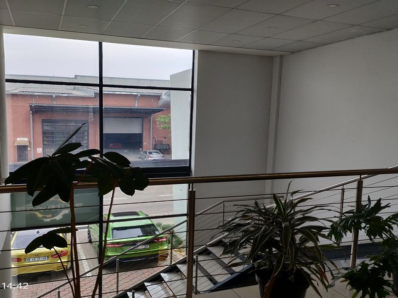 769m2 Showroom/warehouse -TO LET or FOR SALE R7 690 000.00 PLUS Vat - Photo 10