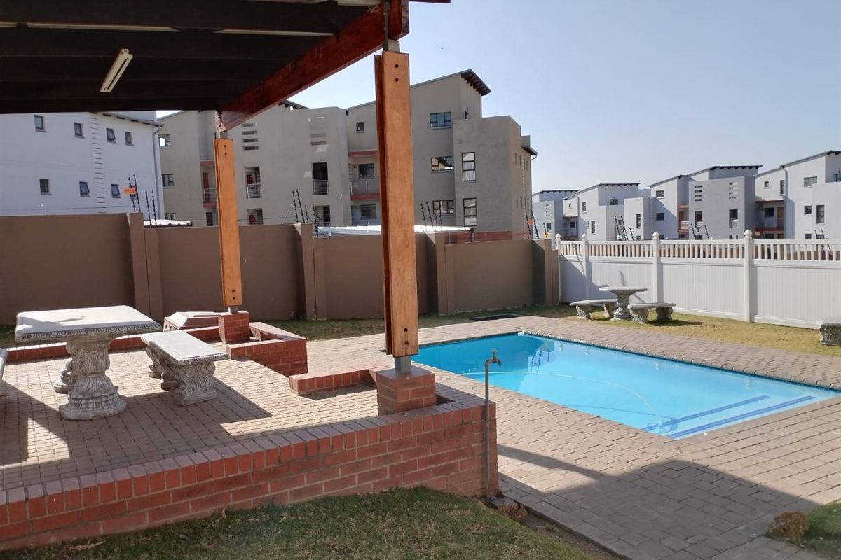 Stunning Value for Money - Apartment Living at its Best! - Photo 2