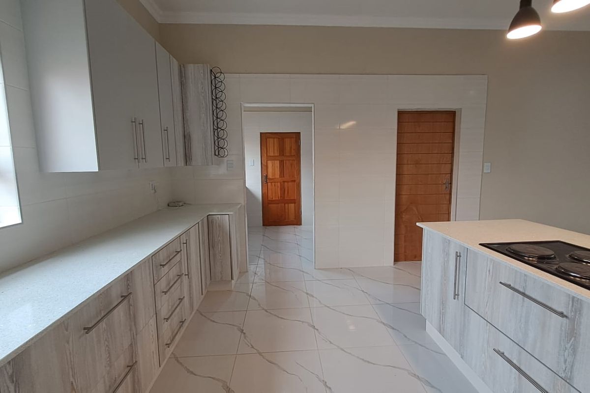 Modern Elegant House on a corner stand. - Photo 5