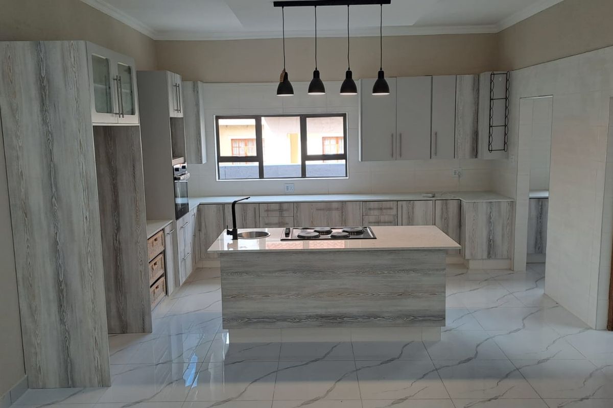 Modern Elegant House on a corner stand. - Photo 3