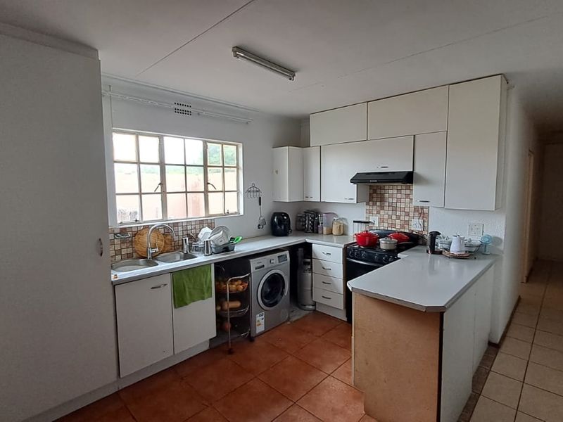 3 Bedroom Town House in secure estate in Midrand. - Photo 8