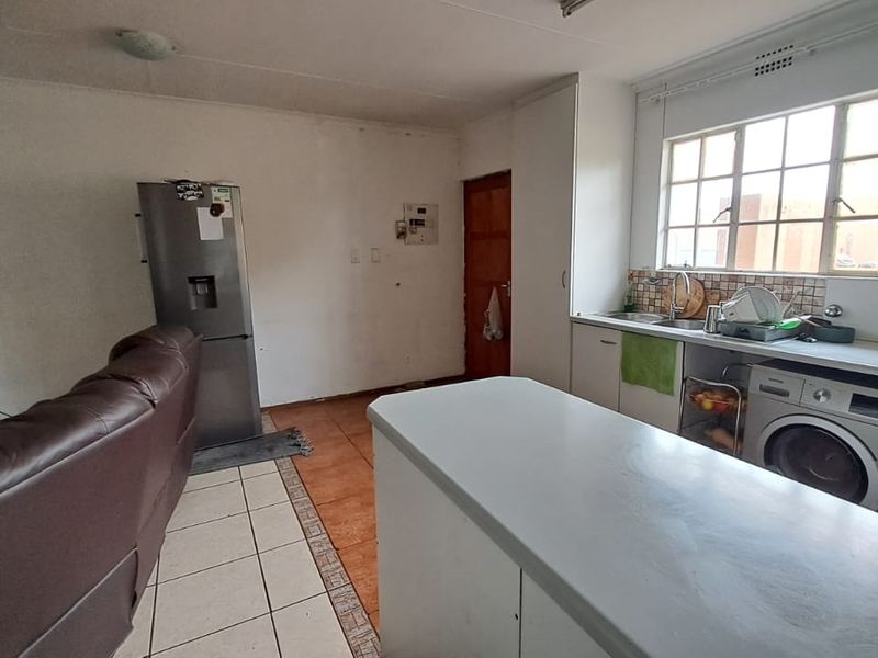 3 Bedroom Town House in secure estate in Midrand. - Photo 6