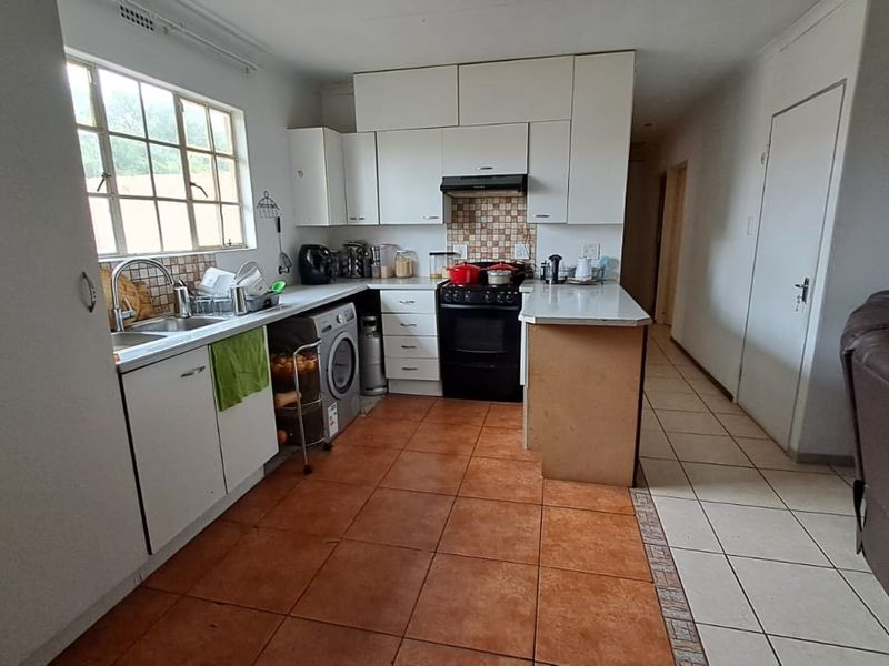 3 Bedroom Town House in secure estate in Midrand. - Photo 2