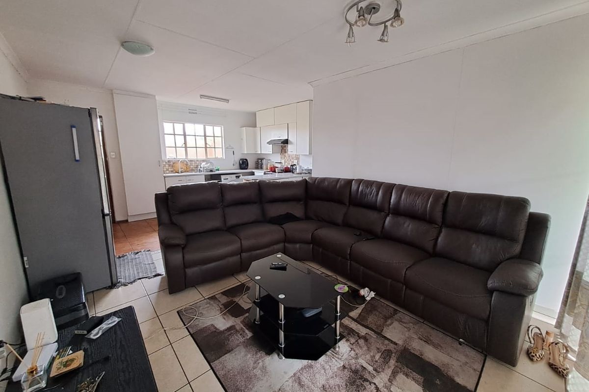 3 Bedroom Town House in secure estate in Midrand. - Photo 3