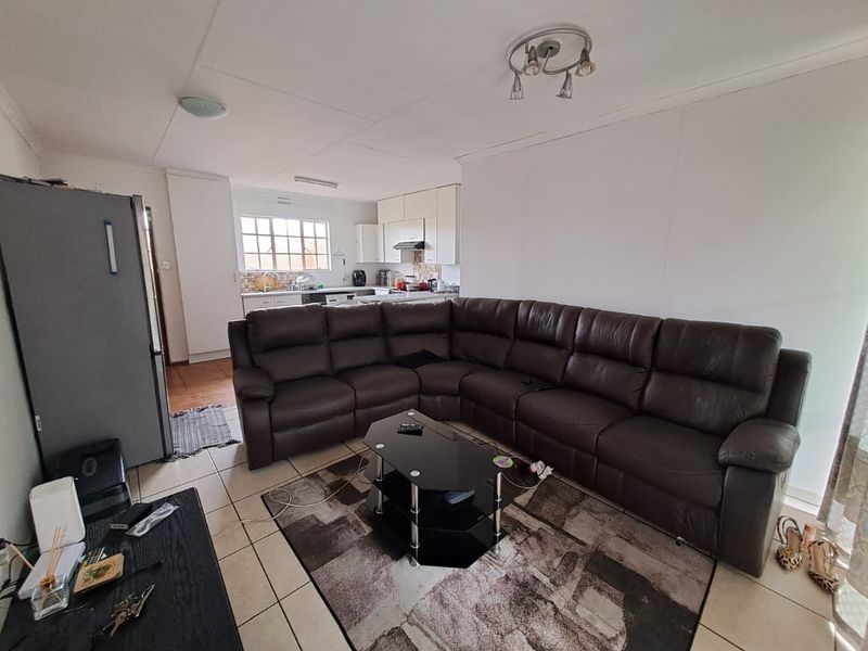 3 Bedroom Town House in secure estate in Midrand. - Photo 3