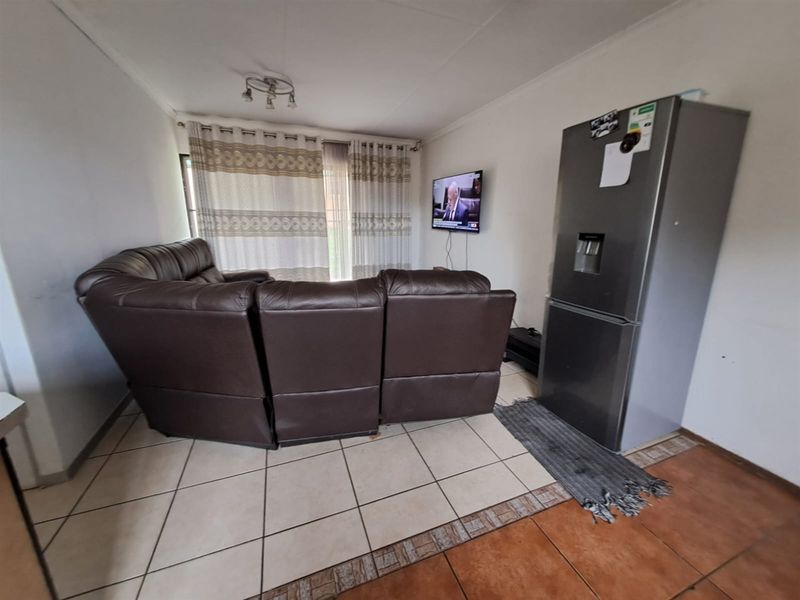 3 Bedroom Town House in secure estate in Midrand. - Photo 5