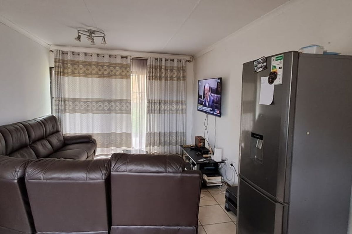 3 Bedroom Town House in secure estate in Midrand. - Photo 4