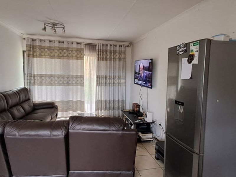 3 Bedroom Town House in secure estate in Midrand. - Photo 4