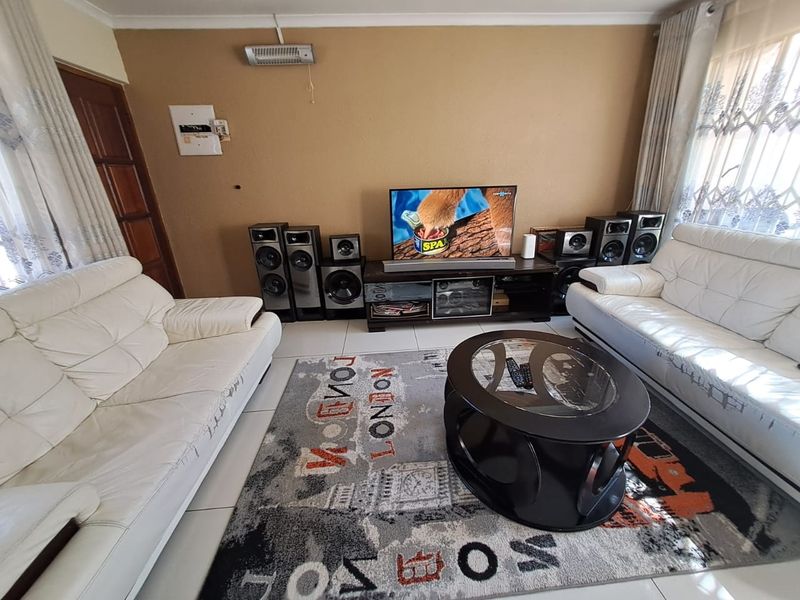 Cosy Townhouse in secure Estate! - Photo 6