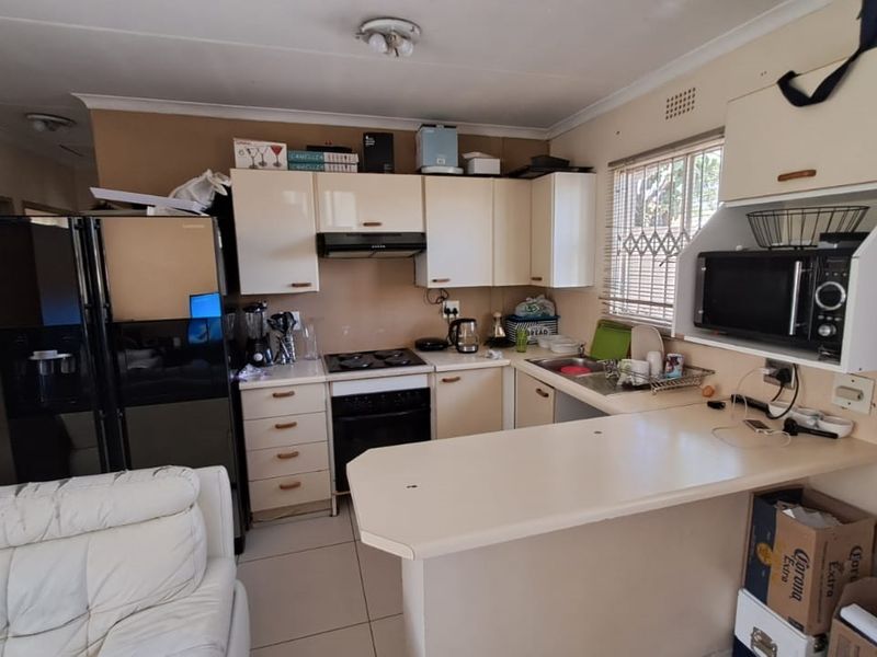 Cosy Townhouse in secure Estate! - Photo 3