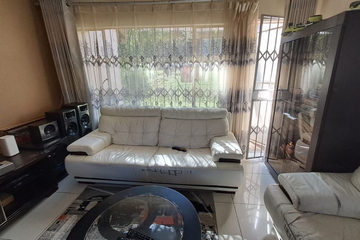 Cosy Townhouse in secure Estate! - Photo 2