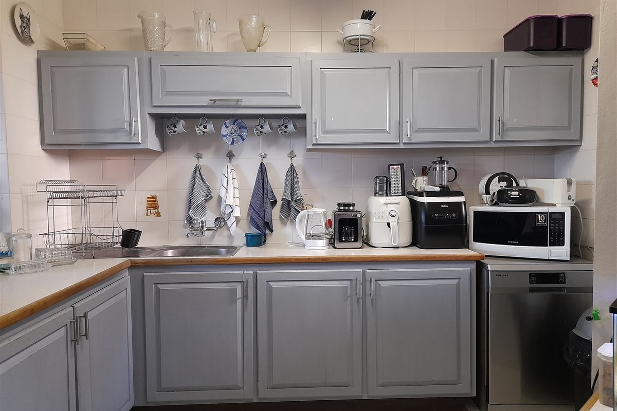 Stunning 3 Bedroom Townhouse Under a Million - Photo 3