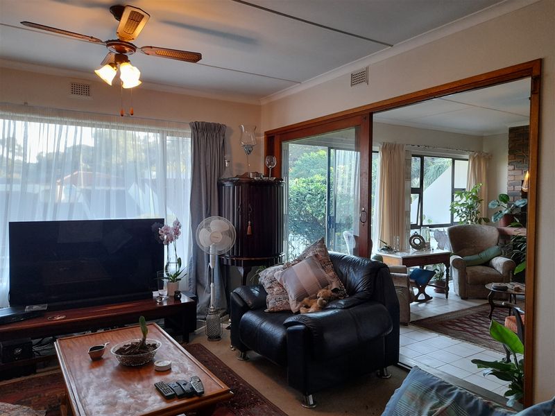 Stunning 3 Bedroom Townhouse Under a Million - Photo 8