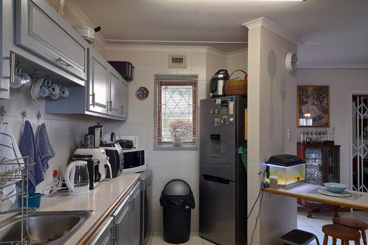 Stunning 3 Bedroom Townhouse Under a Million - Photo 5