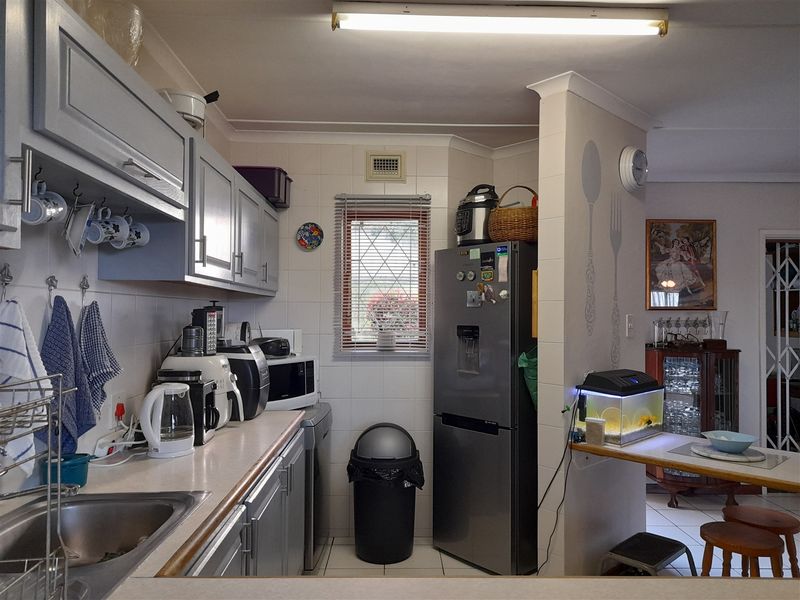Stunning 3 Bedroom Townhouse Under a Million - Photo 5