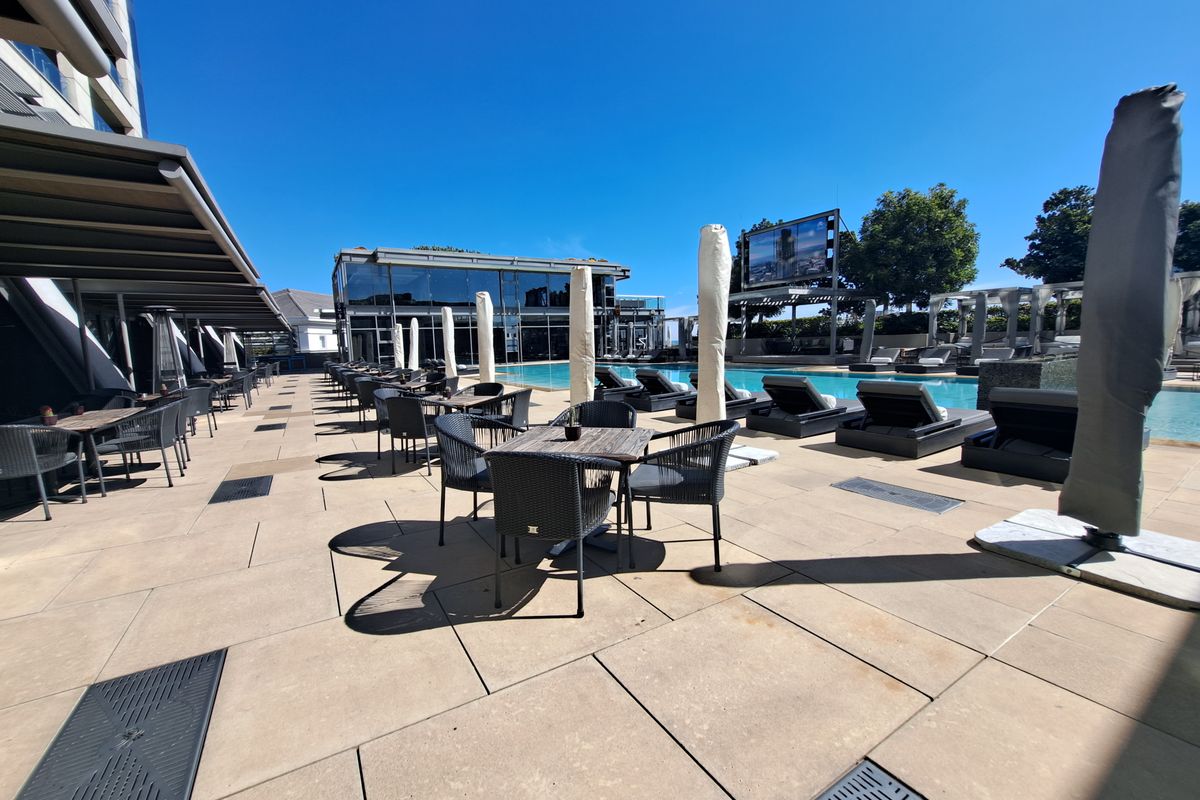 Luxury in the tallest building in South Africa! - Photo 2