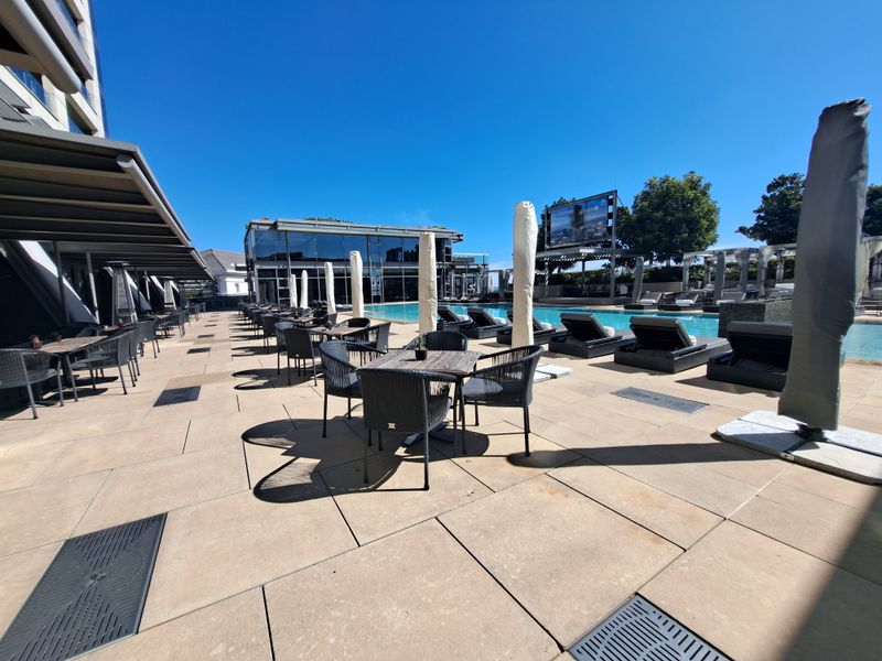 Luxury in the tallest building in South Africa! - Photo 2