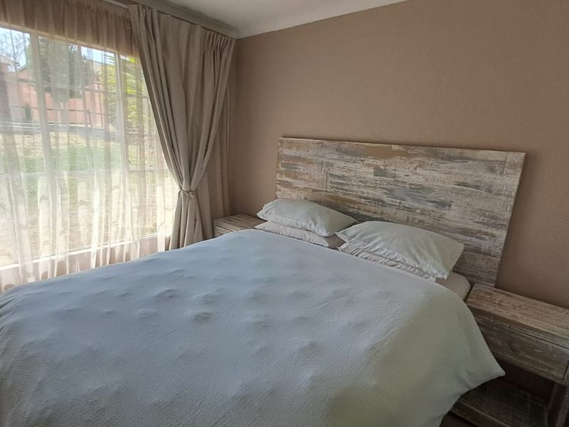 Spacious 3 Bedroom House - Photo 6