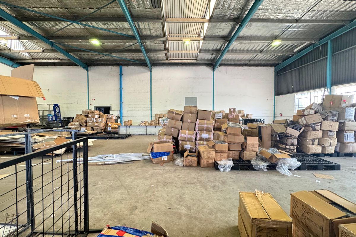 Affordable 900sqm Industrial Warehouse to Let - Photo 4