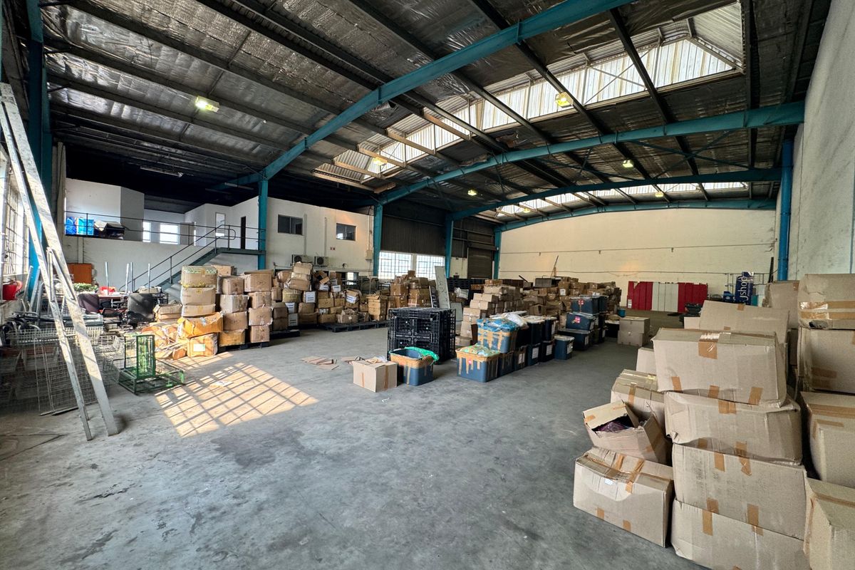 Affordable 900sqm Industrial Warehouse to Let - Photo 5