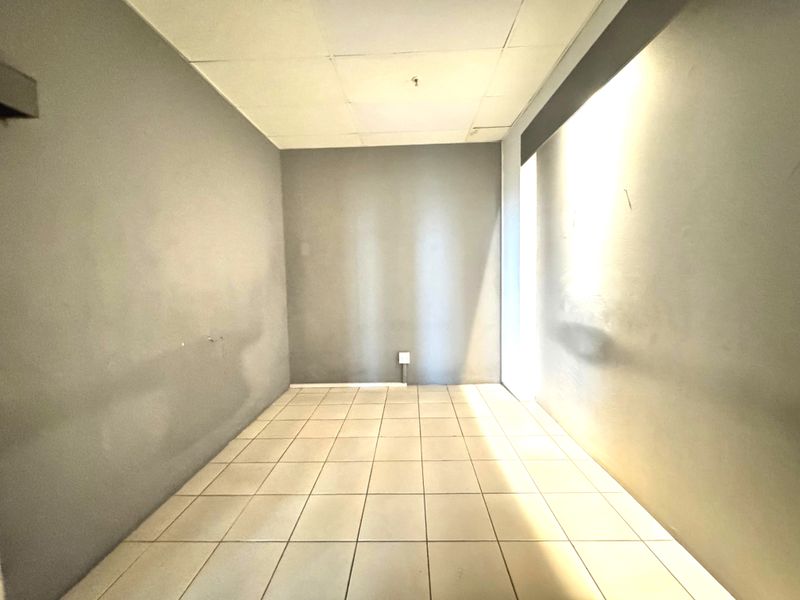 Prime Commercial Unit to Let – Protea Mall, Umhlanga - Photo 8