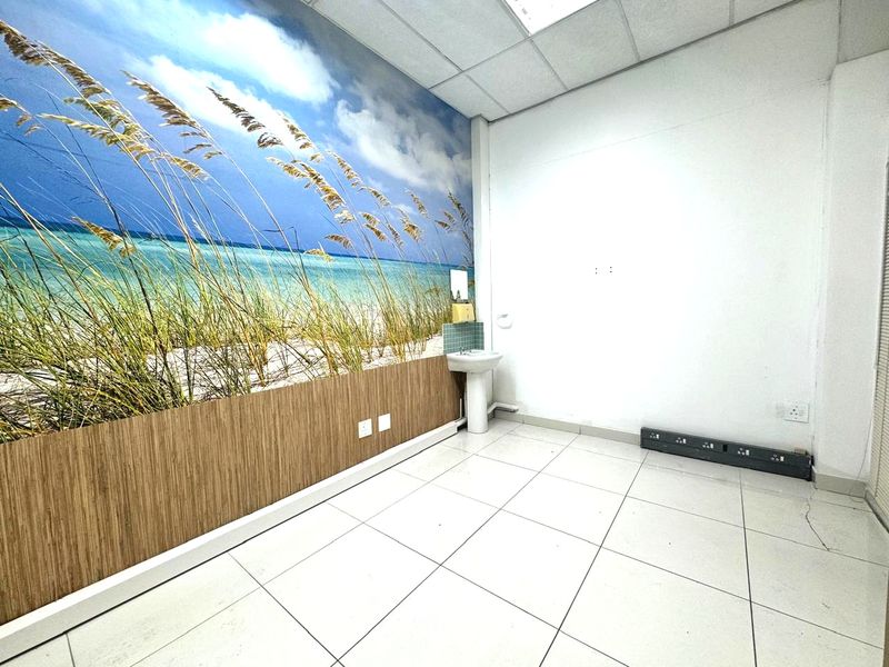 Prime Commercial Space in Umhlanga Rocks - Photo 2
