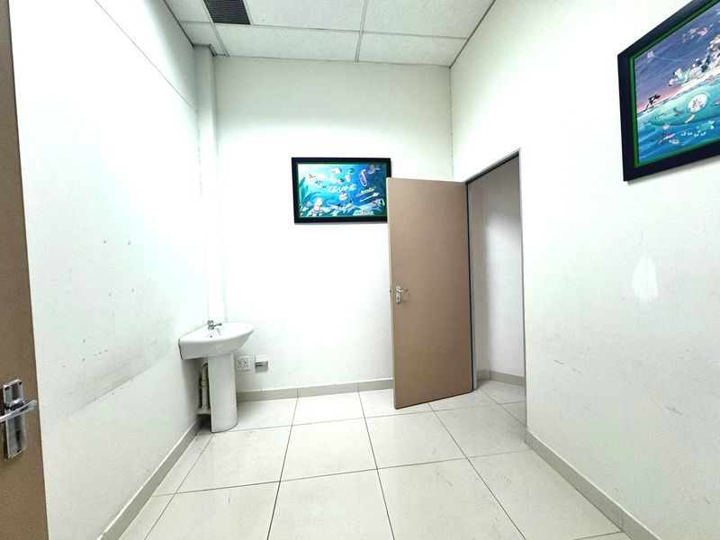 Prime Commercial Space in Umhlanga Rocks - Photo 10