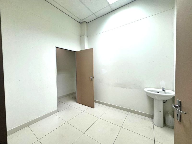 Prime Commercial Space in Umhlanga Rocks - Photo 9