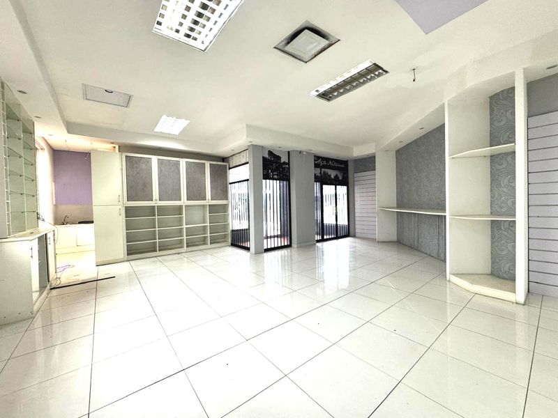 Prime Commercial Space in Umhlanga Rocks - Photo 2