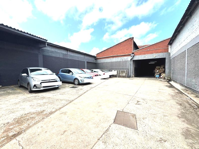 700 Sqm Warehouse to Let in the Heart of Umbilo - Photo 2