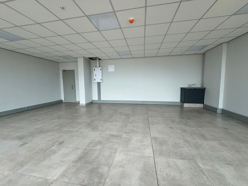 Upscale & Appealing Space For Retail Establishment To Let - Photo 6