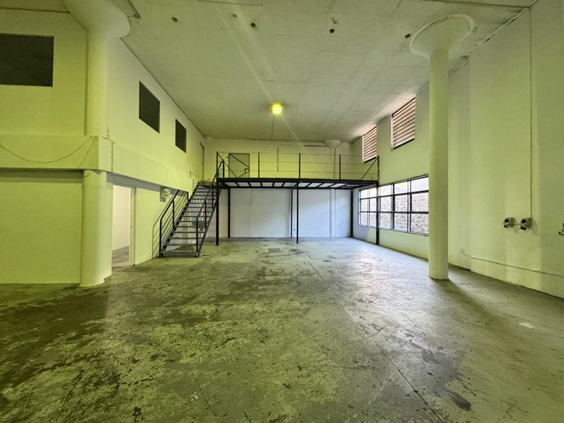 Warehouse Available To Let In The Sought- After Location - Photo 2