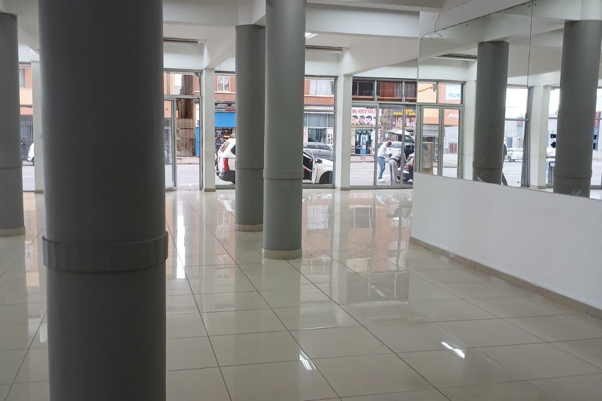 Retail / Shop/Supermarket - Photo 3