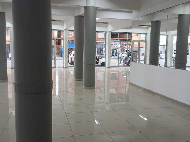 Retail / Shop/Supermarket - Photo 3