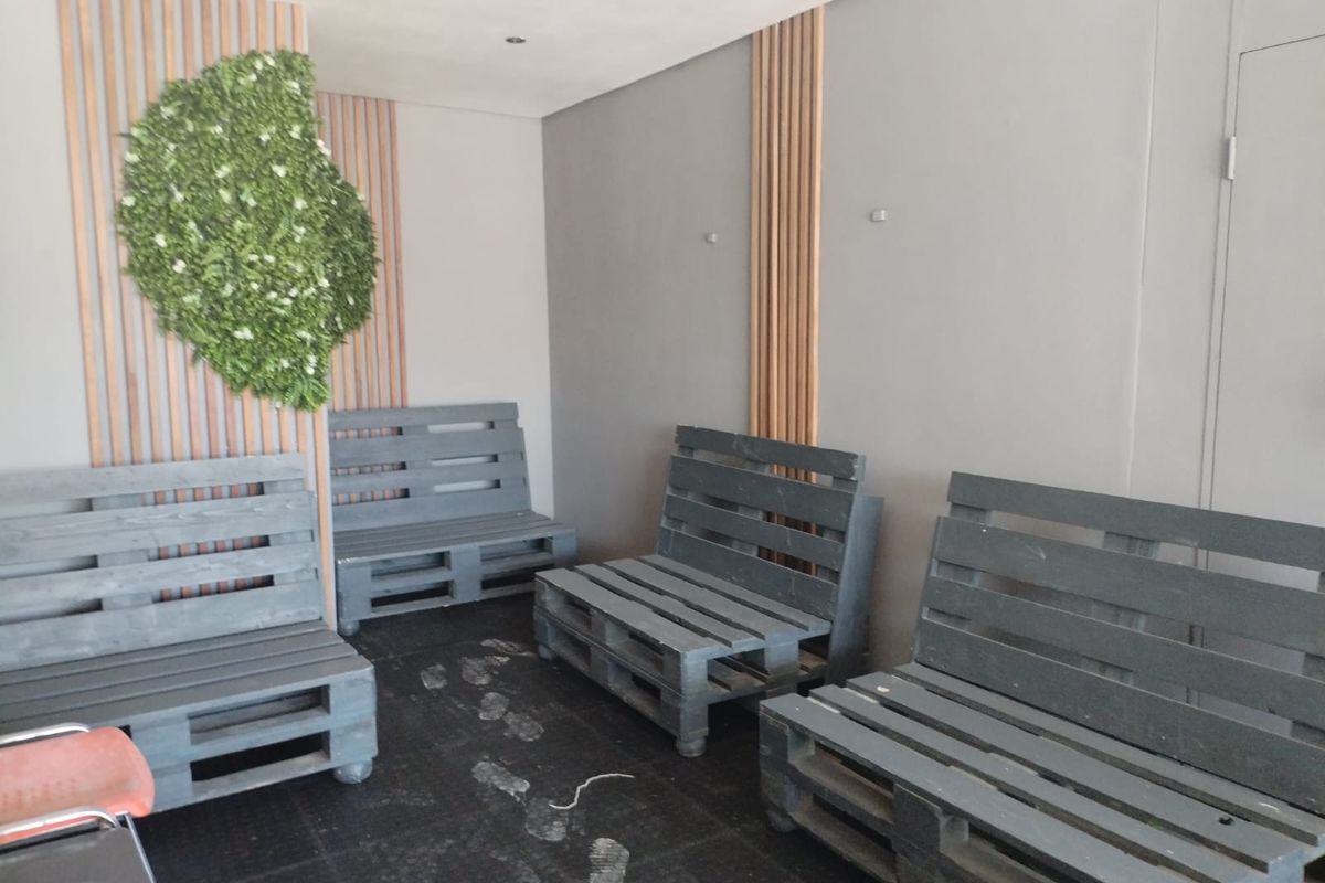 Restaurant /Office Space To Let - Photo 2