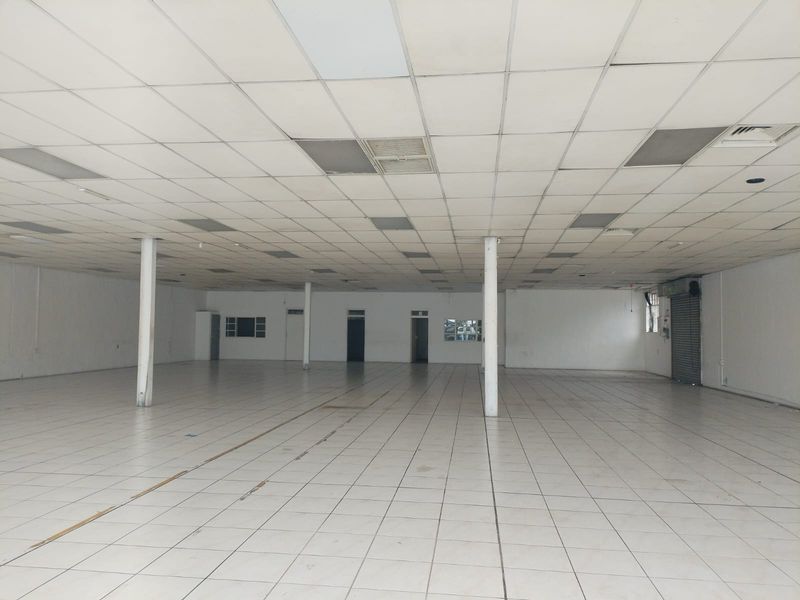 Spacious Showroom /Retail Space to Let in Durban Central - Photo 2