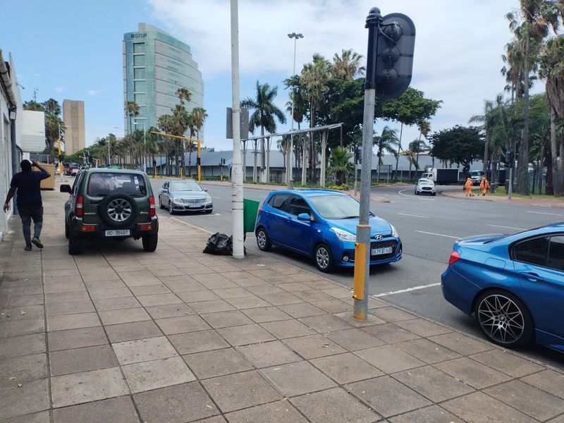 Spacious Showroom /Retail Space to Let in Durban Central - Photo 6