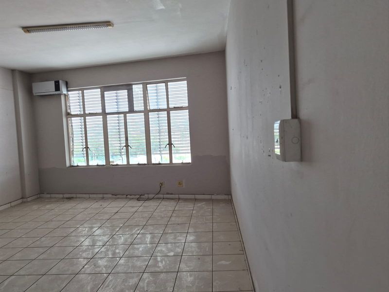 OFFICES TO LET IN STAMFORD HILL, DURBAN - Photo 10