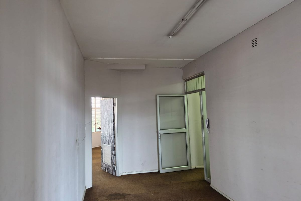 OFFICES TO LET IN STAMFORD HILL, DURBAN - Photo 3