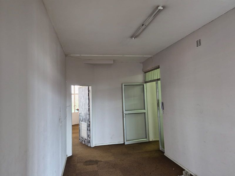 OFFICES TO LET IN STAMFORD HILL, DURBAN - Photo 3