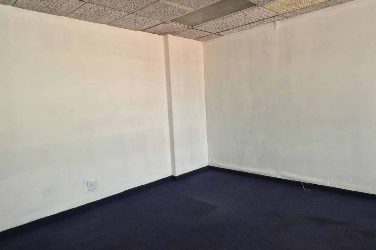 200m2  FLOOR SPACE TO LET IN STAMFORD HILL, DURBAN - Photo 2