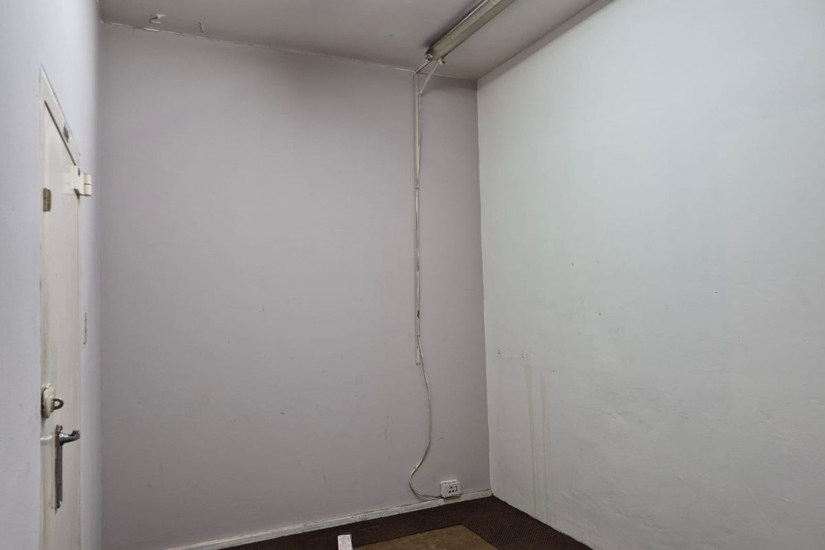 200m2  FLOOR SPACE TO LET IN STAMFORD HILL, DURBAN - Photo 4