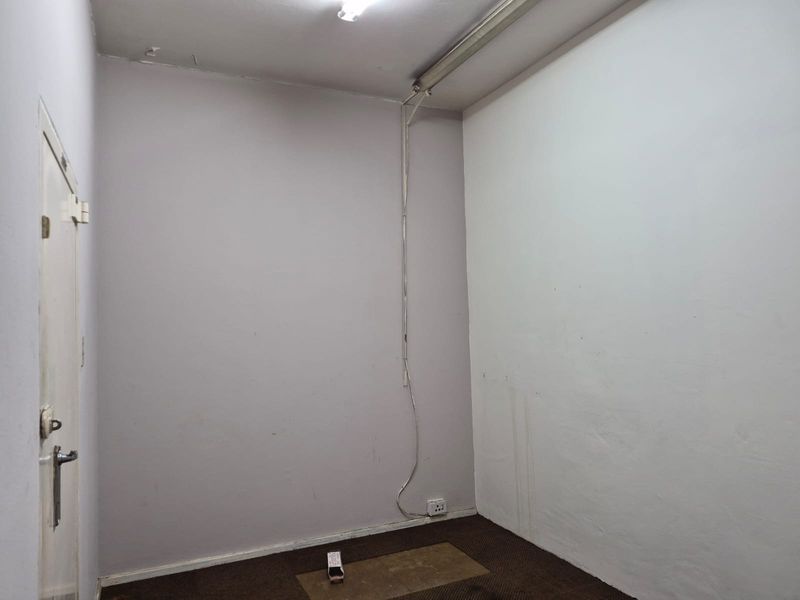 200m2  FLOOR SPACE TO LET IN STAMFORD HILL, DURBAN - Photo 4