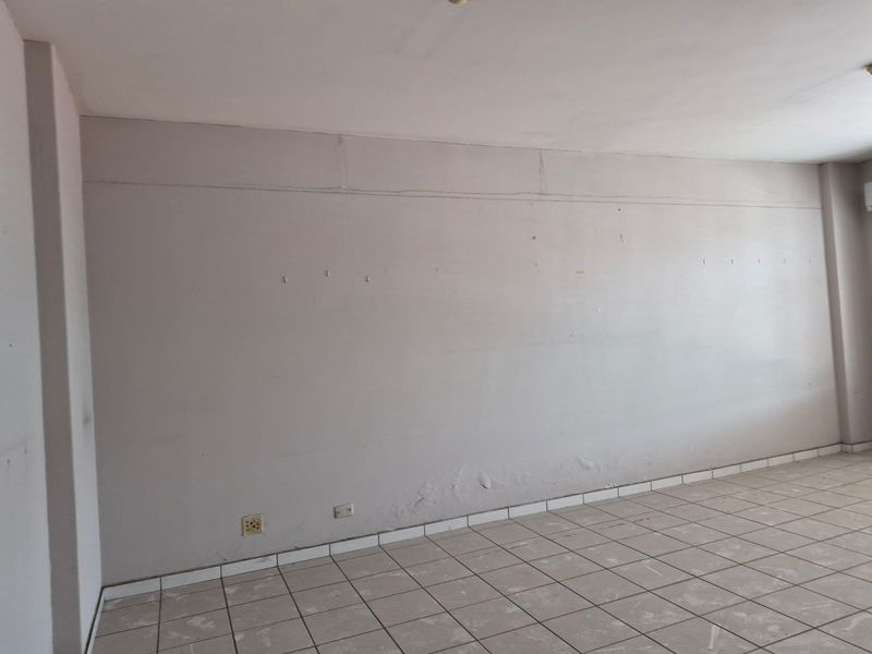 200m2  FLOOR SPACE TO LET IN STAMFORD HILL, DURBAN - Photo 3