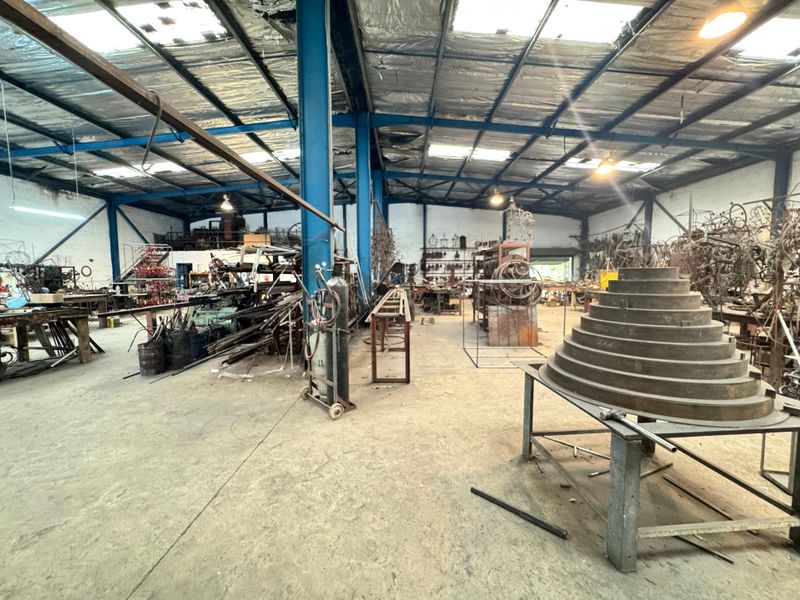 Big Space, Big Opportunity – 800sqm Warehouse Now Available! - Photo 3