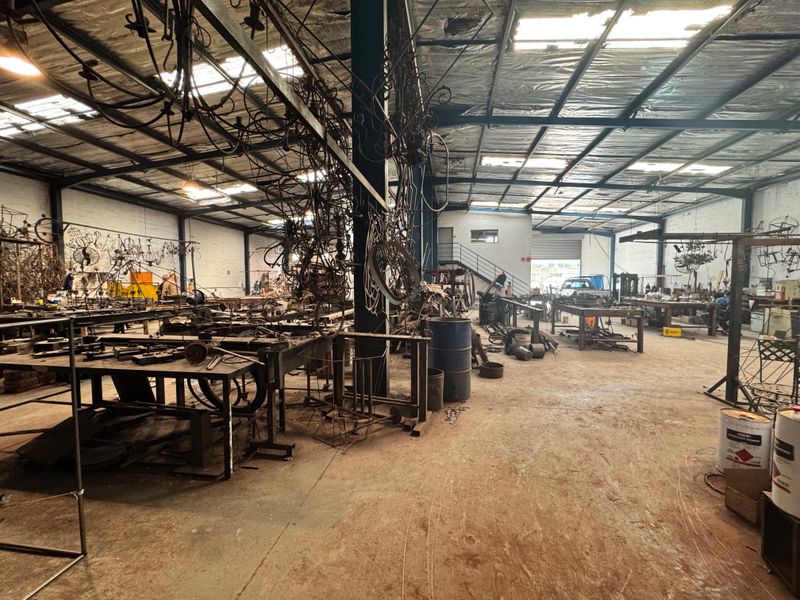 Big Space, Big Opportunity – 800sqm Warehouse Now Available! - Photo 9