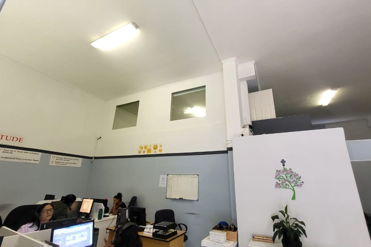Prime 115 sqm Commercial Space – Ideal for Your Business! - Photo 3