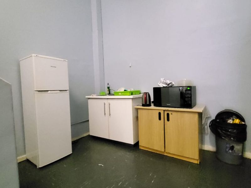 Prime 115 sqm Commercial Space – Ideal for Your Business! - Photo 8