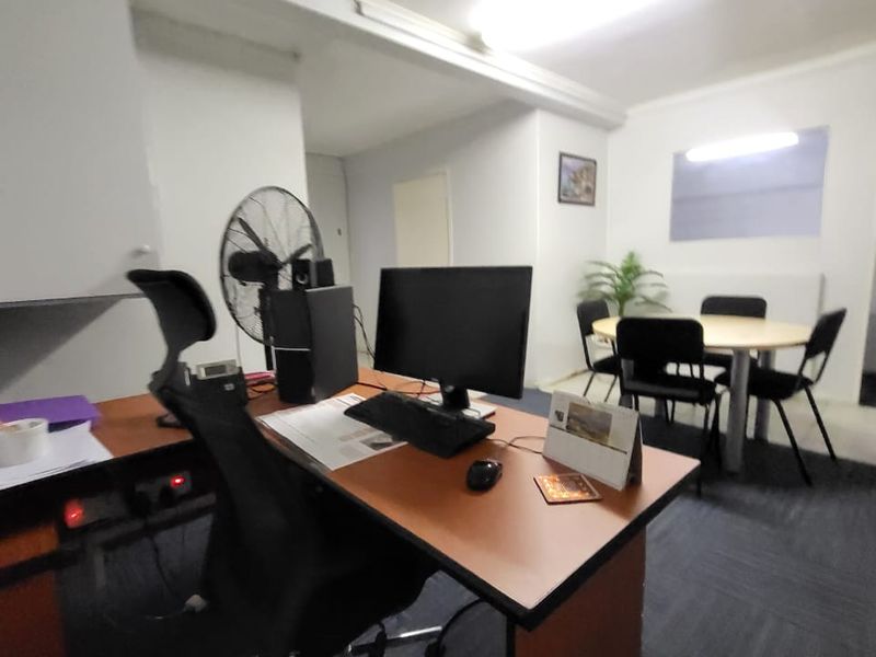 Prime 115 sqm Commercial Space – Ideal for Your Business! - Photo 7