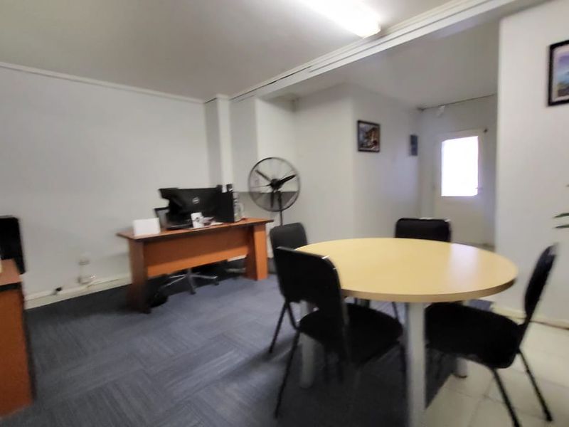 Prime 115 sqm Commercial Space – Ideal for Your Business! - Photo 6